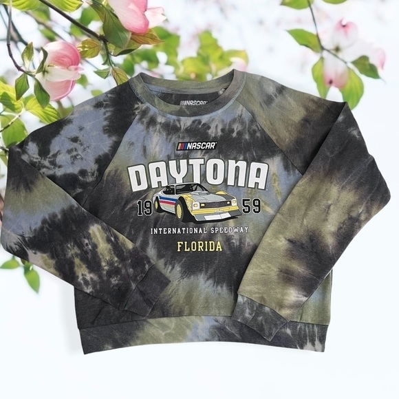 NASCAR Daytona Tie Dye sweater and short set - Picture 3 of 10